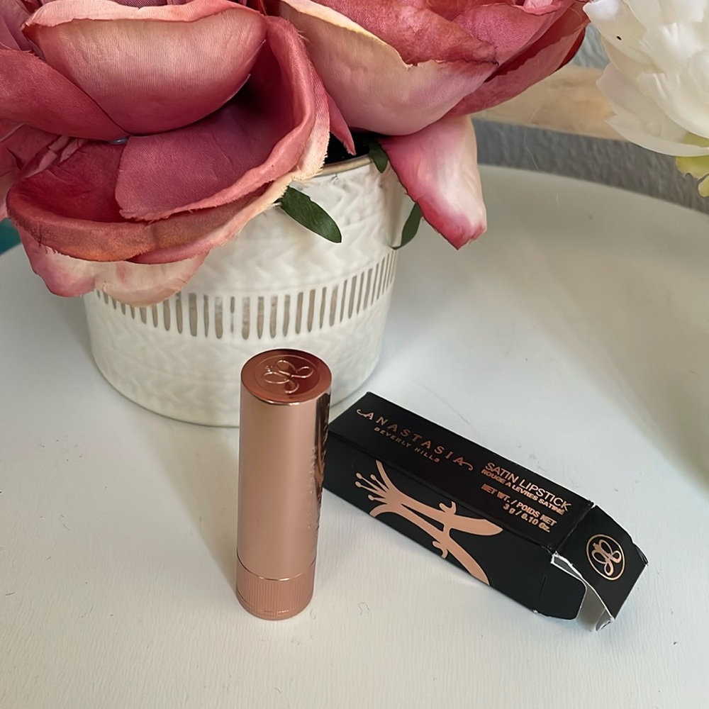 NIB ABH Long-Wearing Matte & Satin Velvet Lipstick - Picture 4 of 8